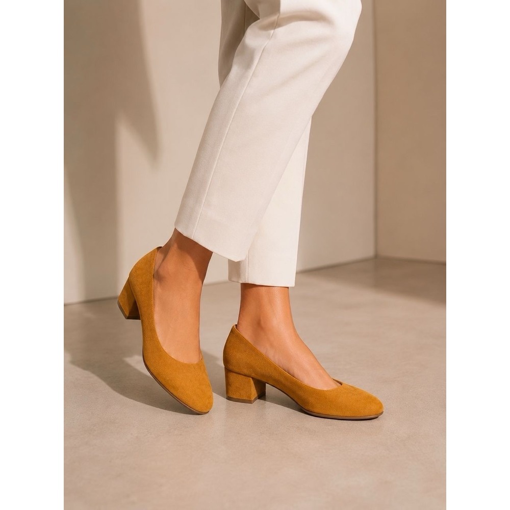 LOUISE et CIE Women's Brown Suede Round Toe Slip On Pumps Heels 9.5